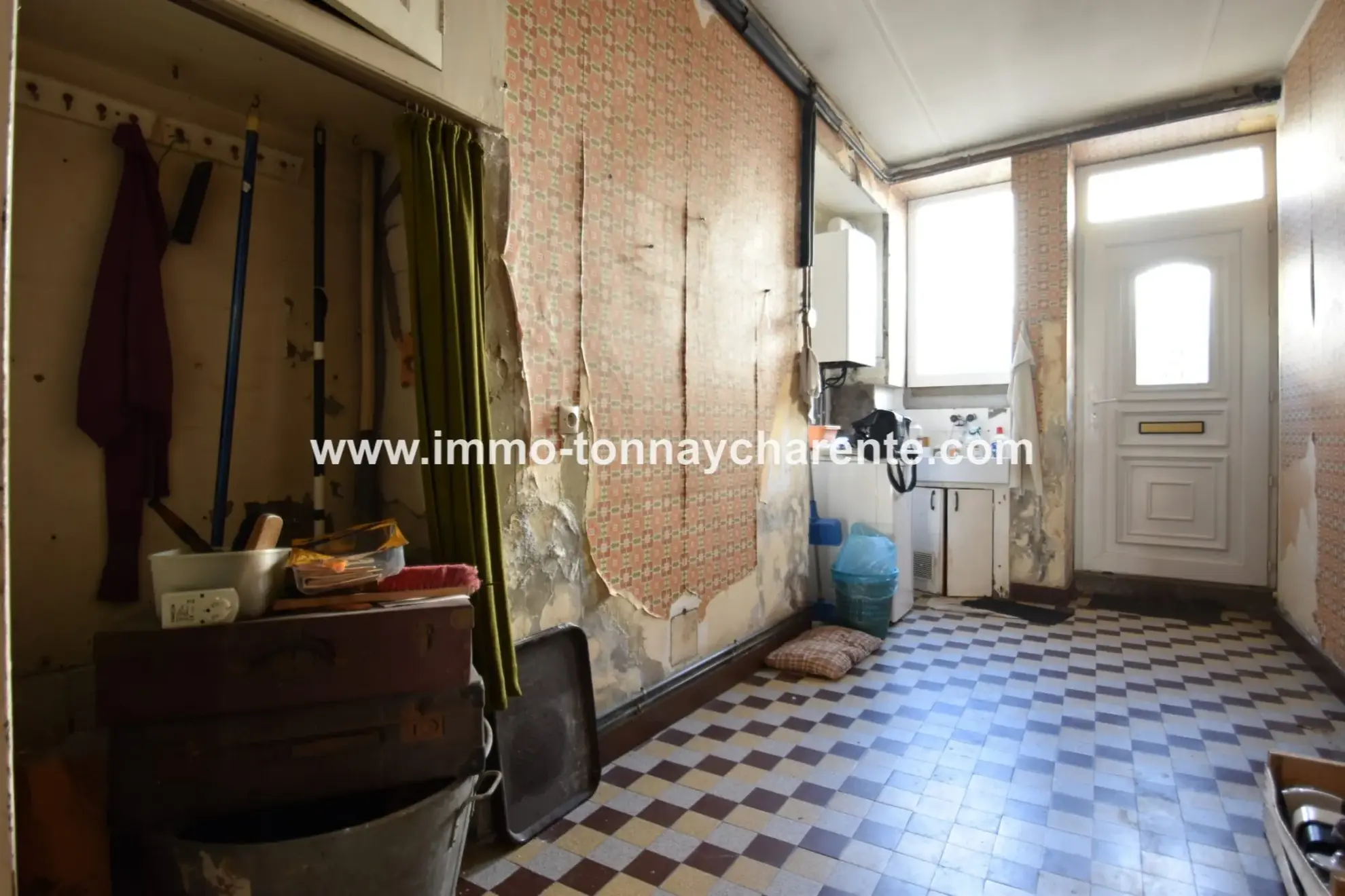 Immeuble à rénover de plus de 200 m² au centre de Tonnay Charente 