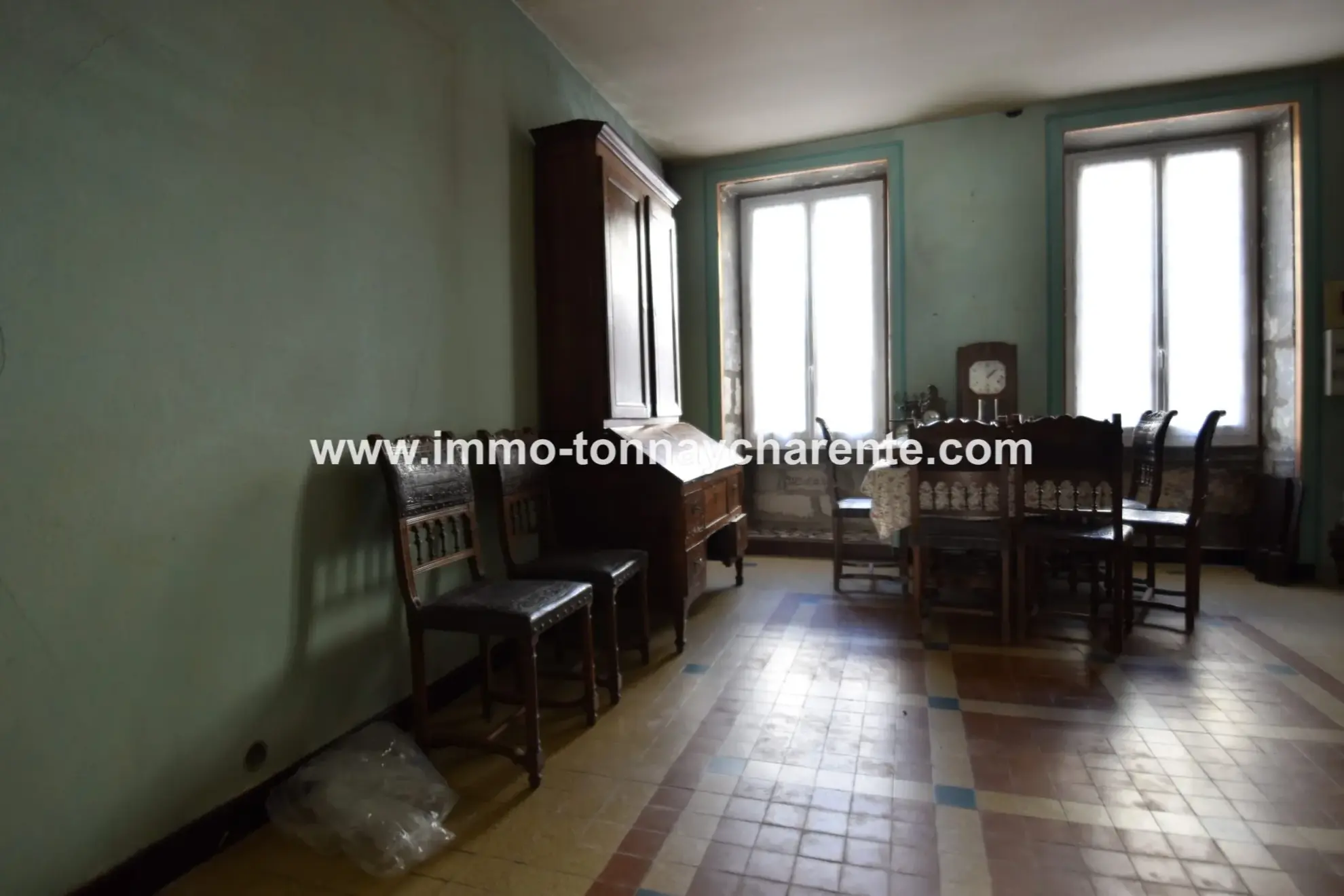 Immeuble à rénover de plus de 200 m² au centre de Tonnay Charente 