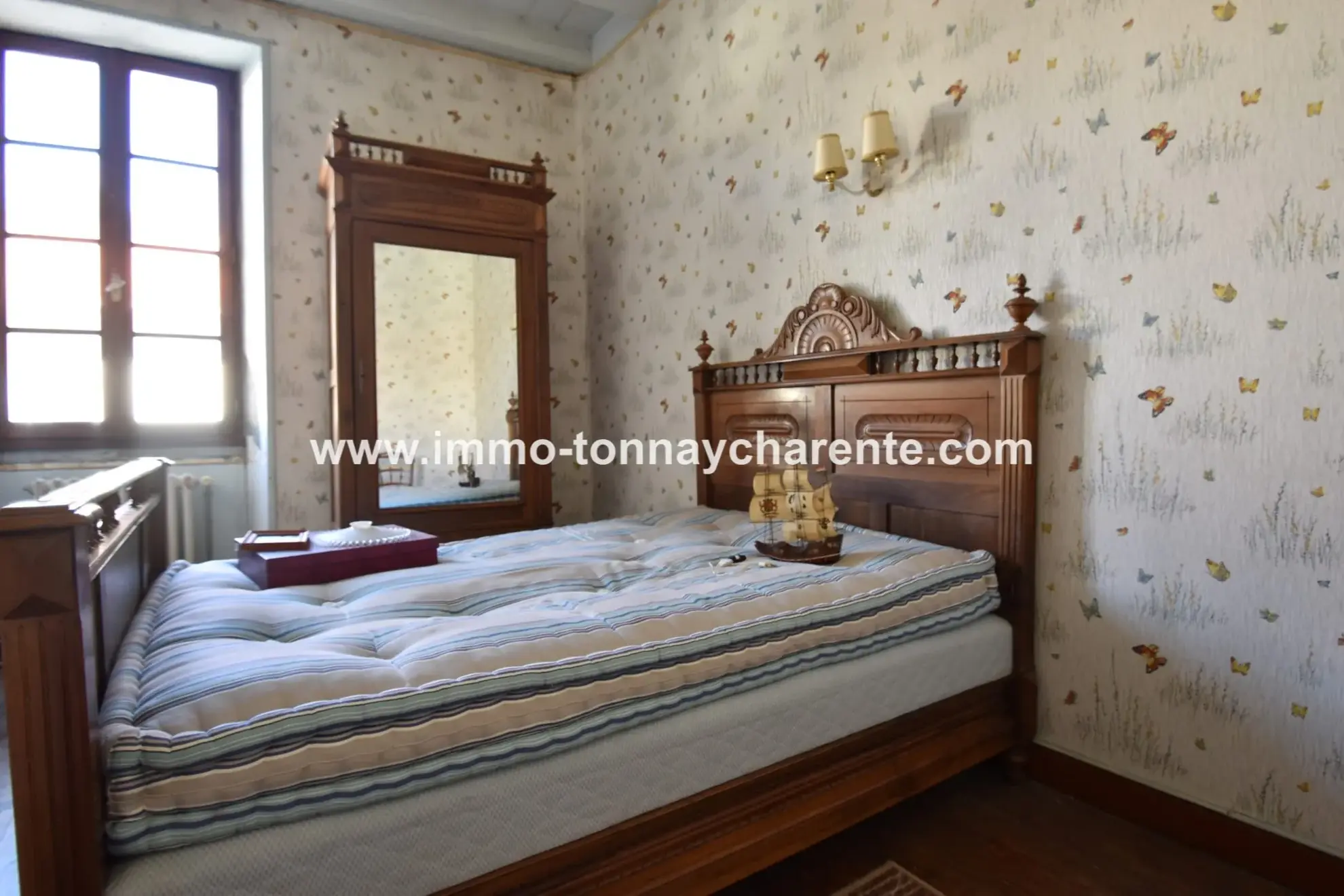 Immeuble à rénover de plus de 200 m² au centre de Tonnay Charente 
