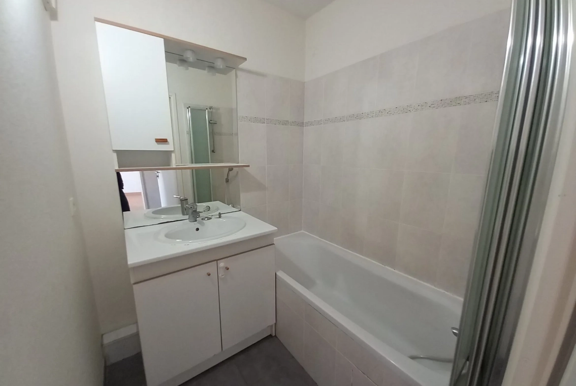 Appartement T2 de 44 m² avec terrasse à Colomiers, parking, résidence calme 