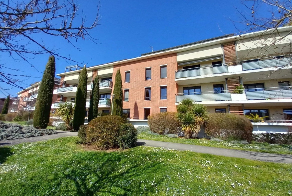 Appartement T2 de 44 m² avec terrasse à Colomiers, parking, résidence calme 