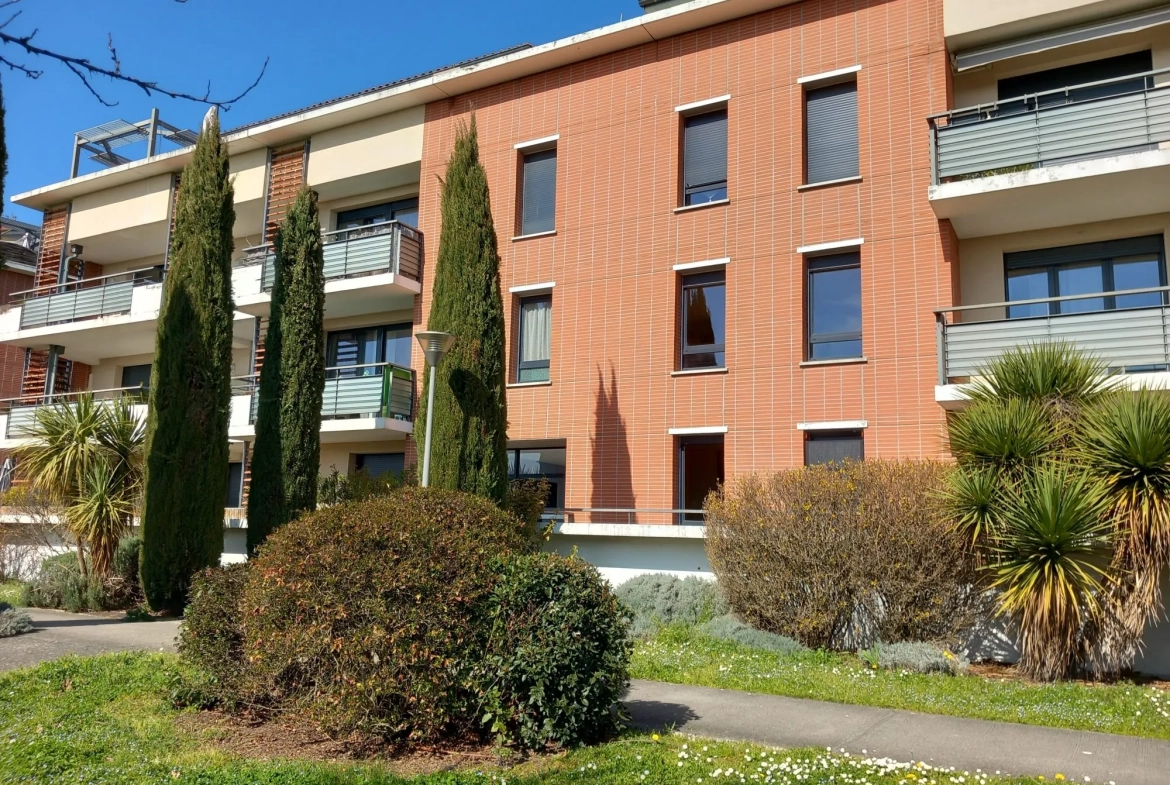 Appartement T2 de 44 m² avec terrasse à Colomiers, parking, résidence calme 
