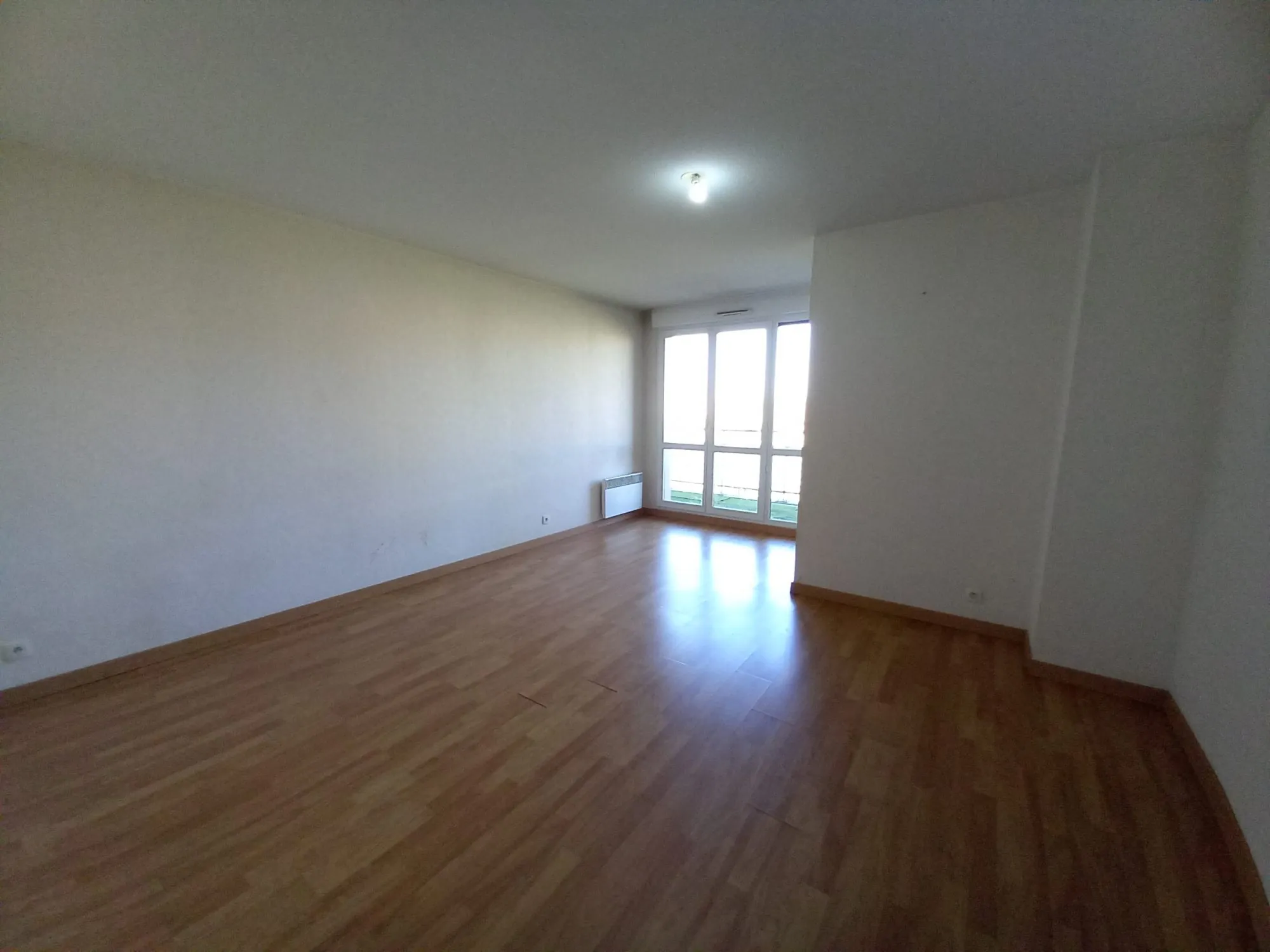 Appartement T2 de 44 m² avec terrasse à Colomiers, parking, résidence calme 