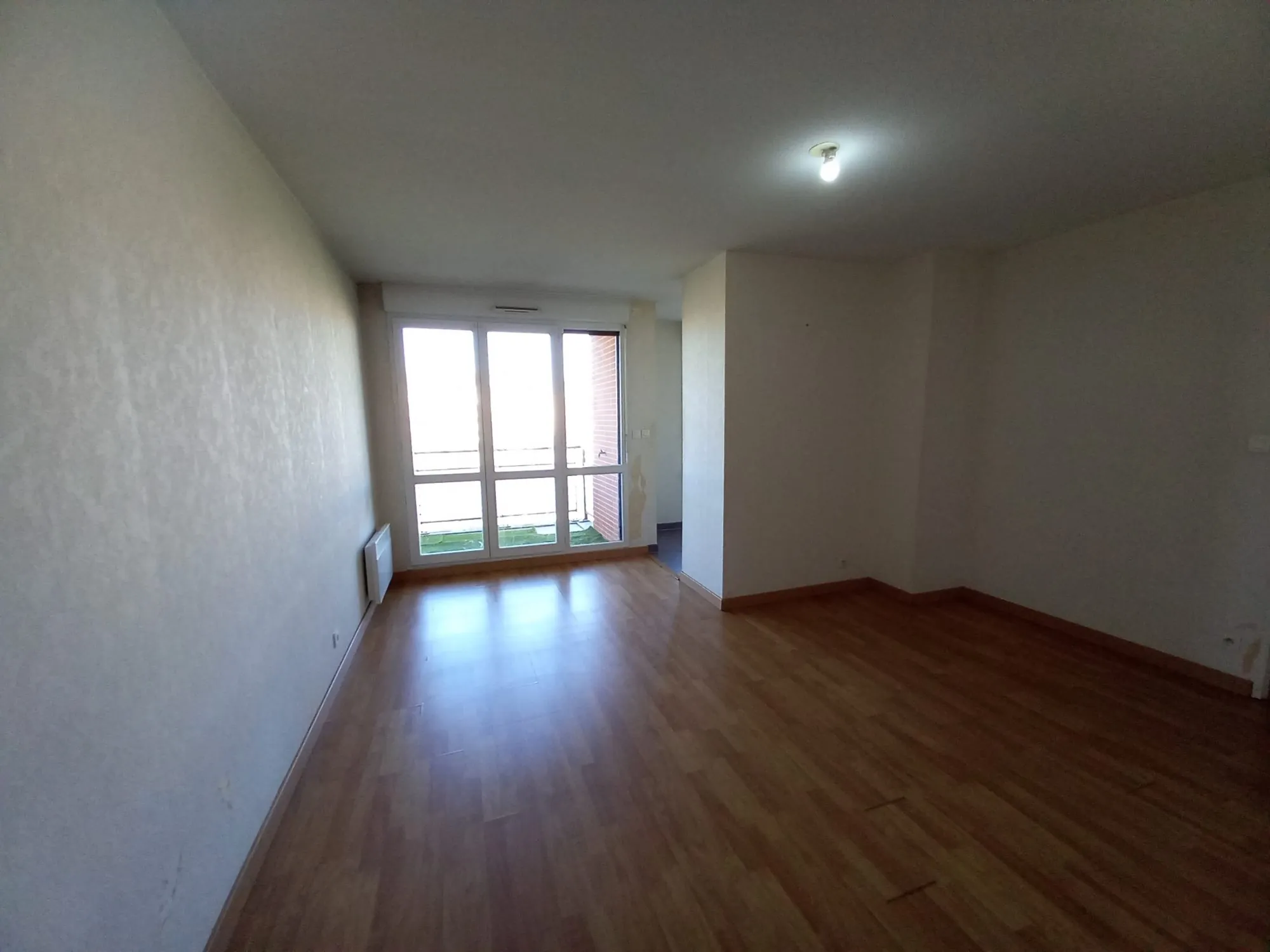Appartement T2 de 44 m² avec terrasse à Colomiers, parking, résidence calme 
