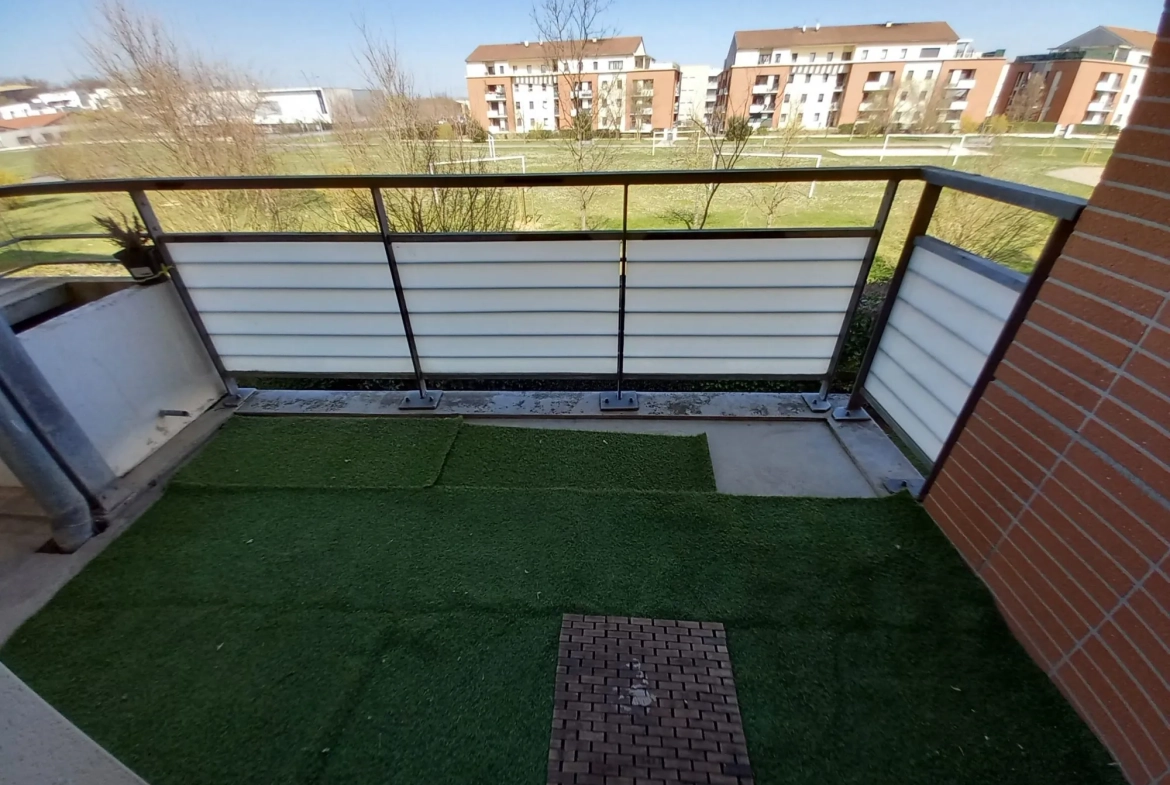 Appartement T2 de 44 m² avec terrasse à Colomiers, parking, résidence calme 