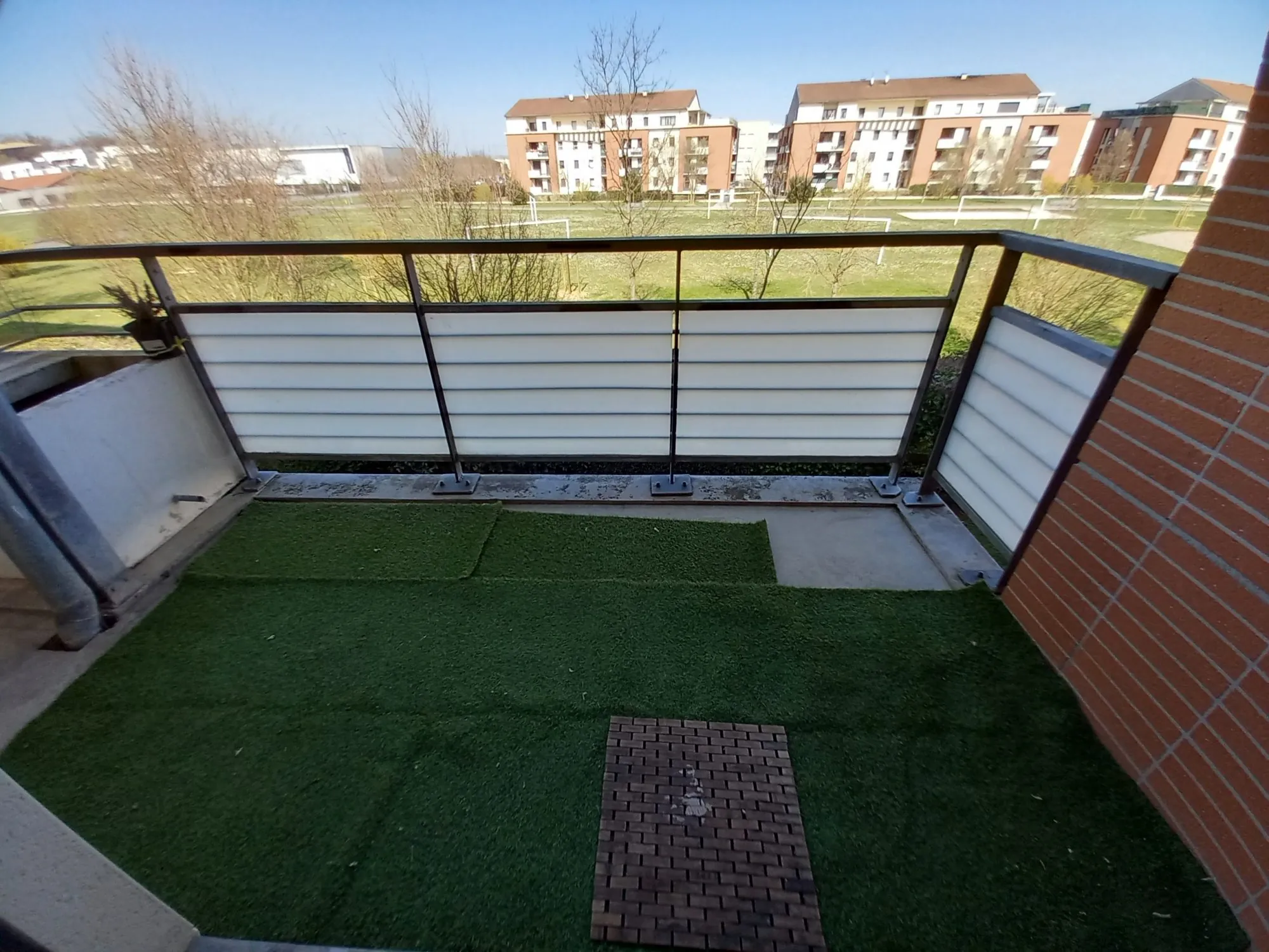 Appartement T2 de 44 m² avec terrasse à Colomiers, parking, résidence calme 