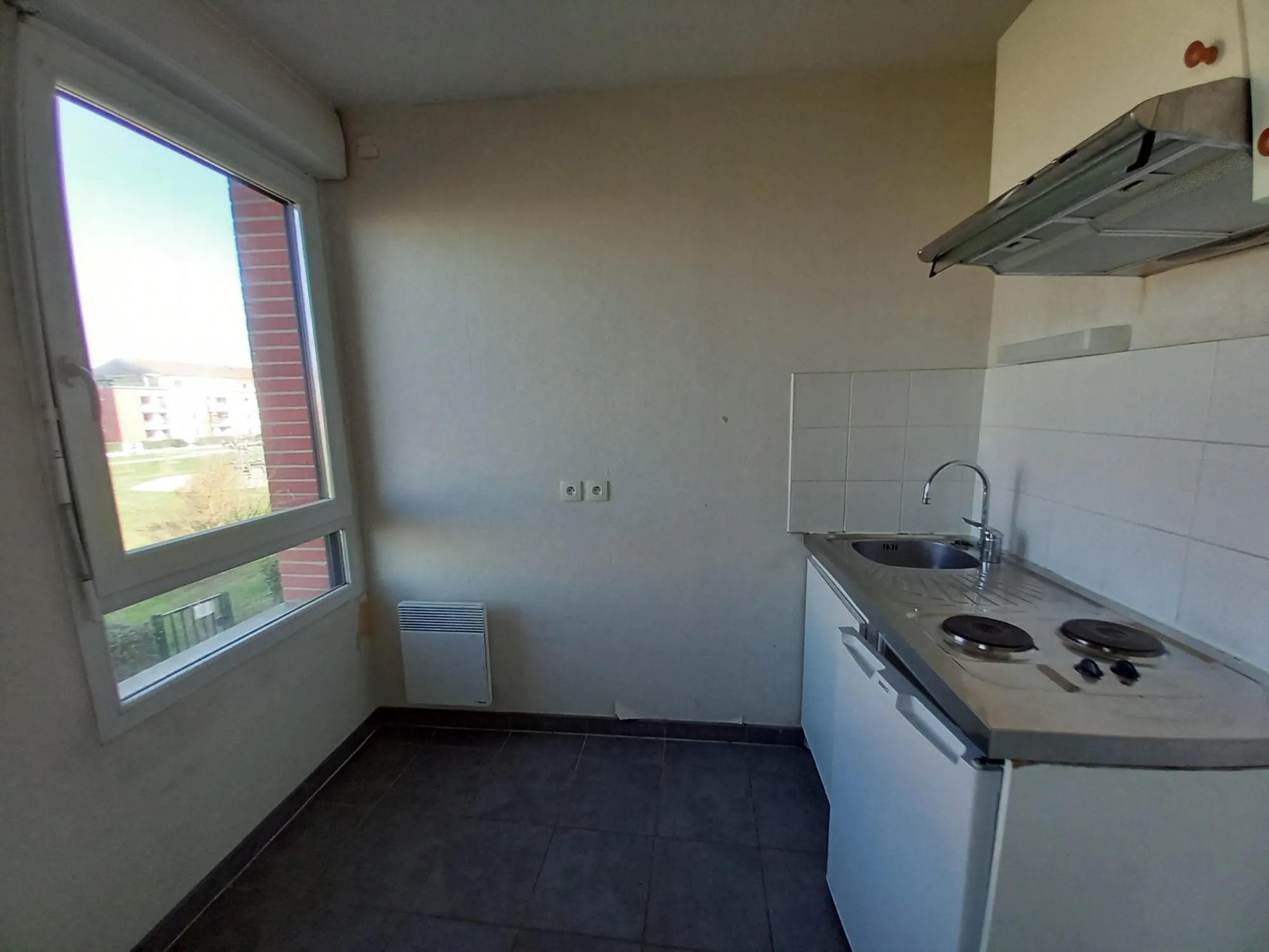 Appartement T2 de 44 m² avec terrasse à Colomiers, parking, résidence calme 