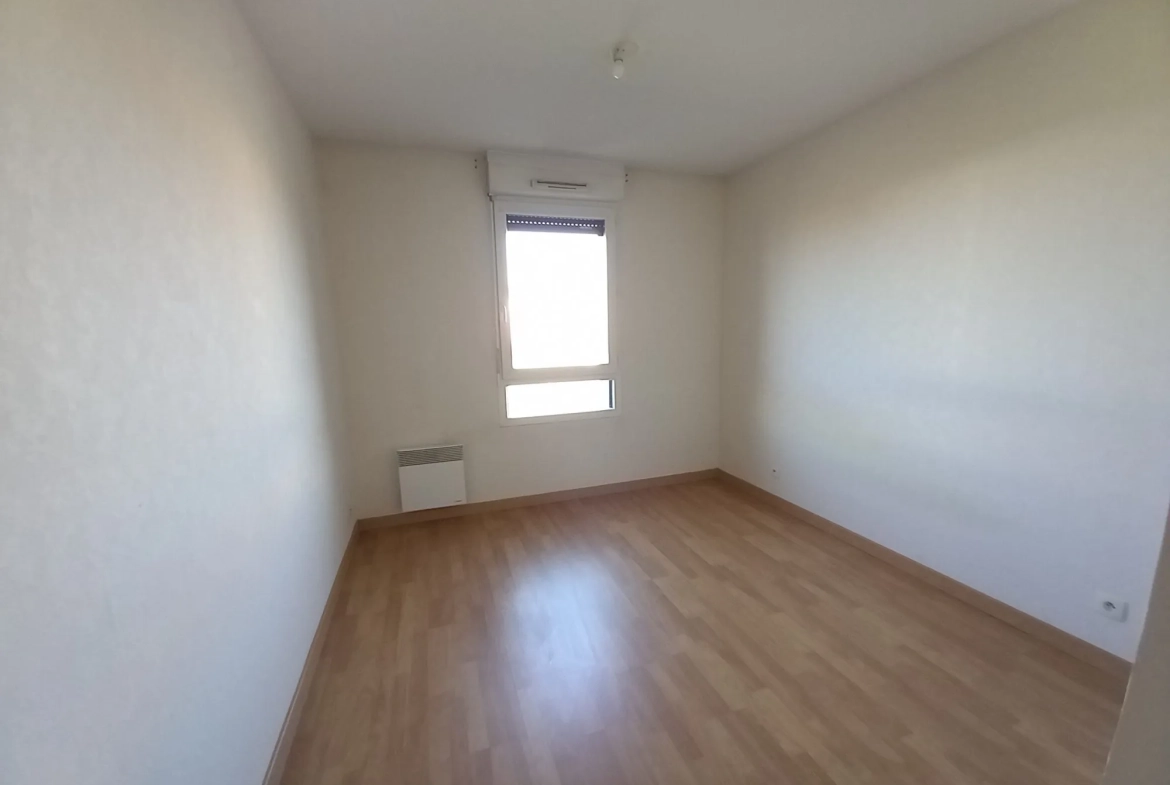 Appartement T2 de 44 m² avec terrasse à Colomiers, parking, résidence calme 
