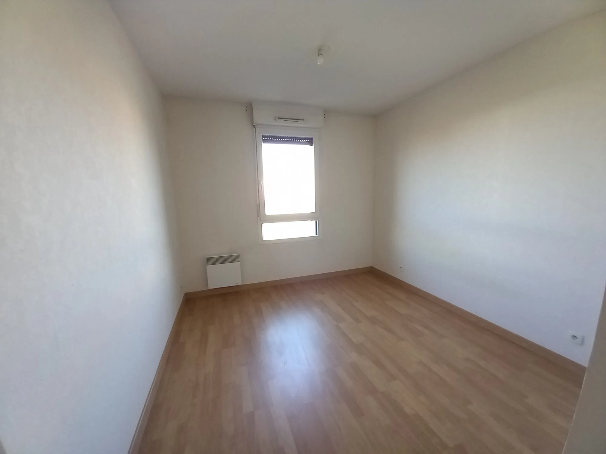 Appartement T2 de 44 m² avec terrasse à Colomiers, parking, résidence calme 