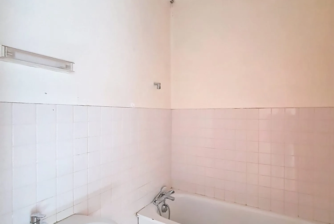 Immeuble à vendre à Gueugnon avec potentiel de location et travaux à prévoir 