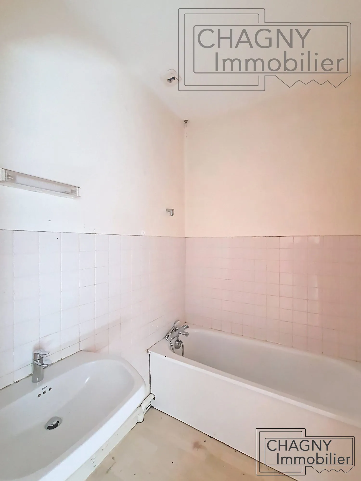 Immeuble à vendre à Gueugnon avec potentiel de location et travaux à prévoir 