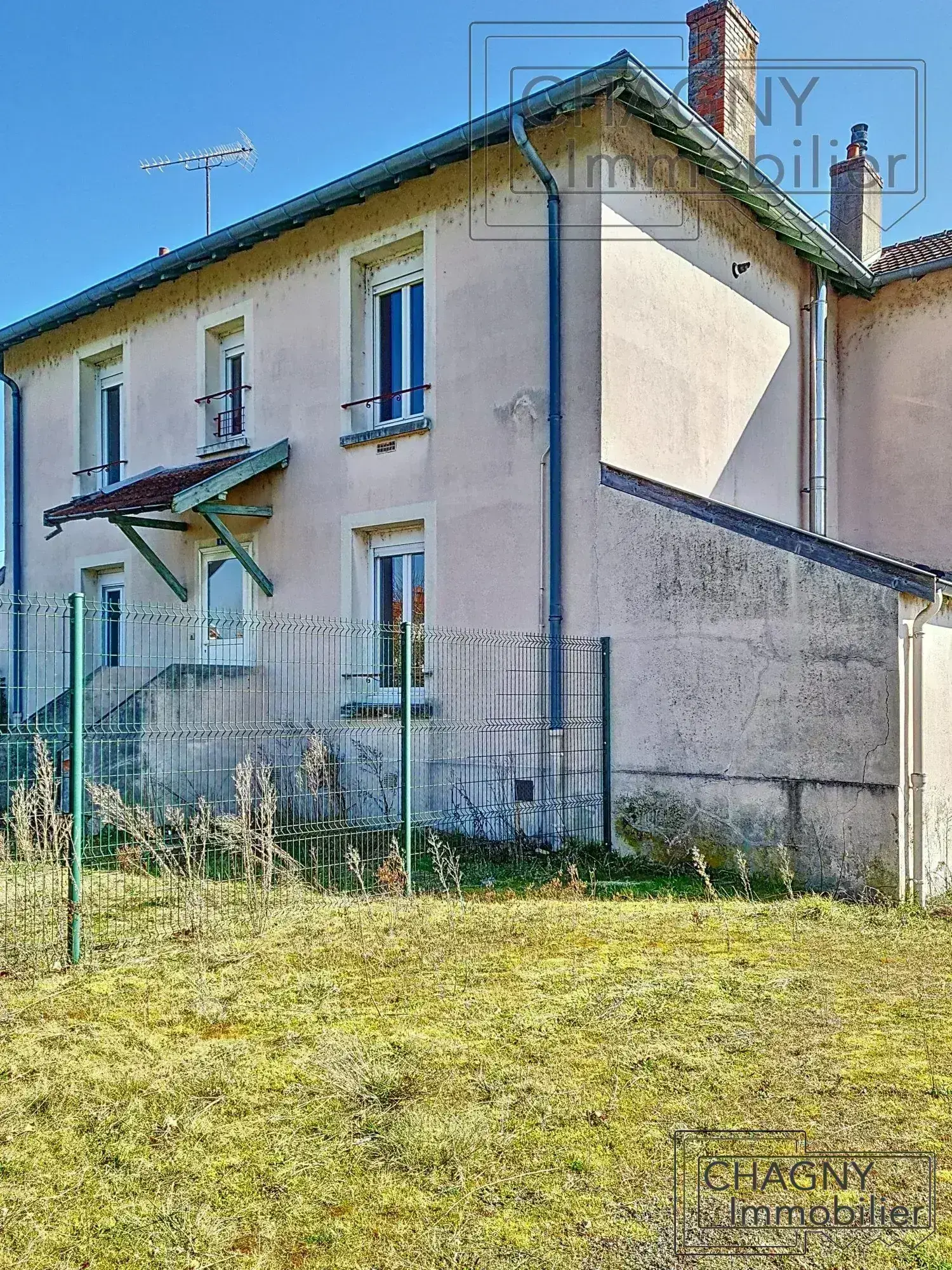 Immeuble à vendre à Gueugnon avec potentiel de location et travaux à prévoir 