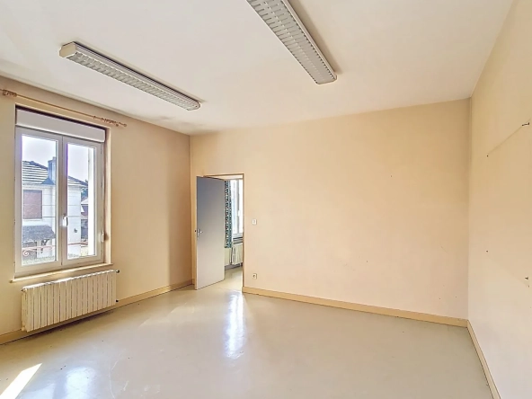 Immeuble à vendre à Gueugnon avec potentiel de location et travaux à prévoir