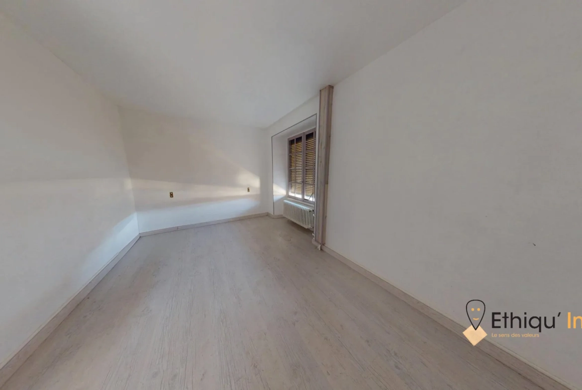 Maison familiale de 170m² avec garage et cour intime à Colombé-la-Fosse 
