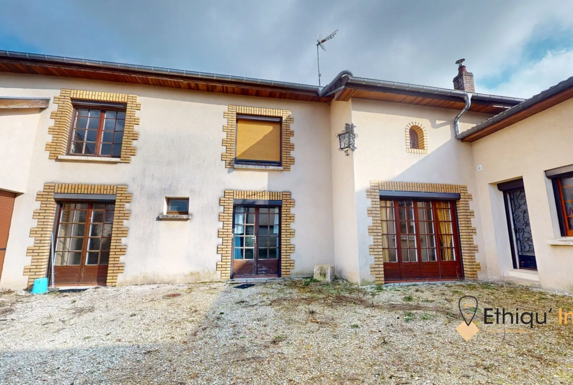 Maison familiale de 170m² avec garage et cour intime à Colombé-la-Fosse 