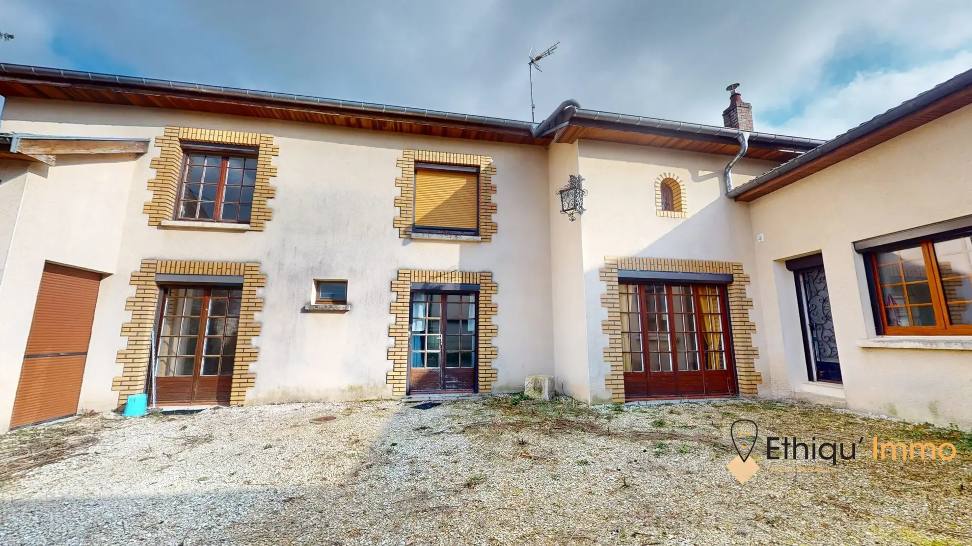 Maison familiale de 170m² avec garage et cour intime à Colombé-la-Fosse 