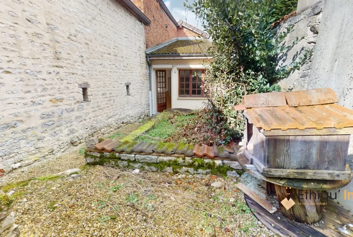Maison familiale de 170m² avec garage et cour intime à Colombé-la-Fosse 