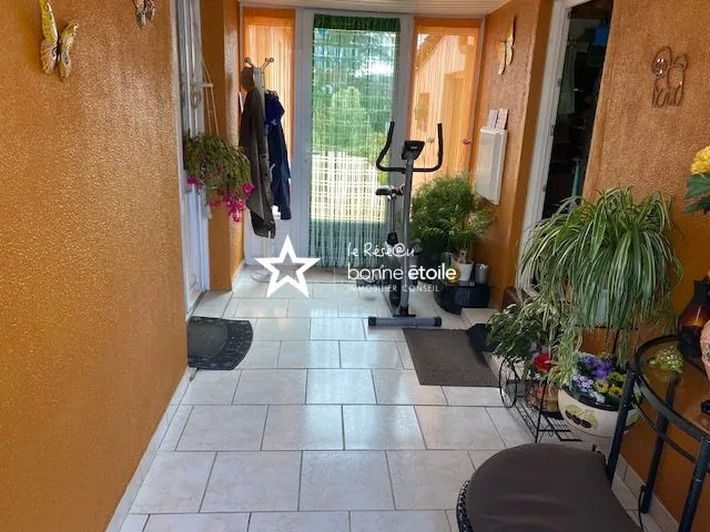Maison individuelle de plain-pied à Bonne Étoile avec terrasse et garage 