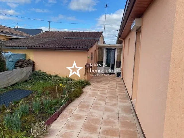 Maison individuelle de plain-pied à Bonne Étoile avec terrasse et garage 