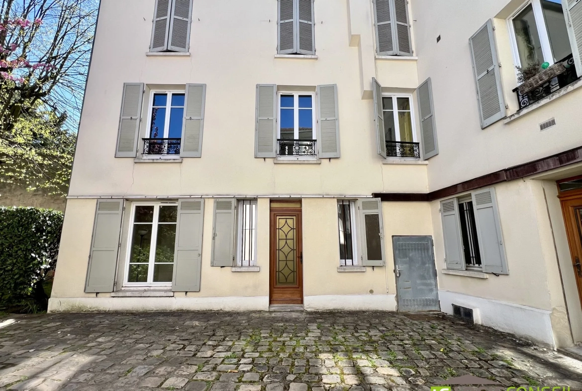 Appartement à Bourg-la-Reine, 1 chambre, à rénover dans un quartier prisé 