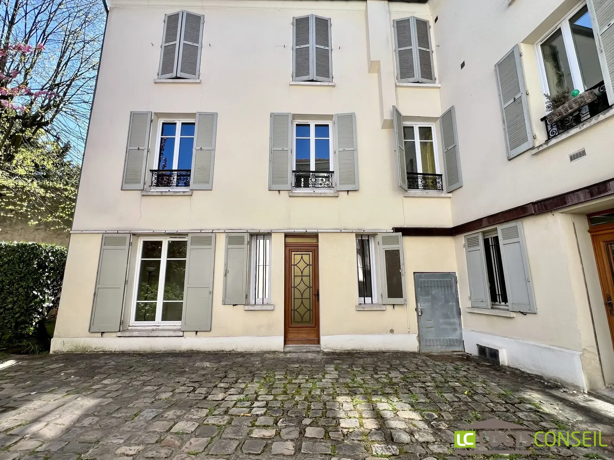 Appartement à Bourg-la-Reine, 1 chambre, à rénover dans un quartier prisé 