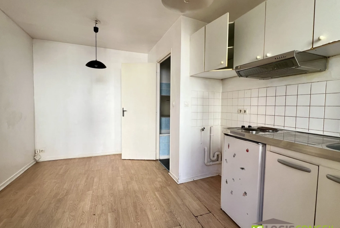Appartement à Bourg-la-Reine, 1 chambre, à rénover dans un quartier prisé 