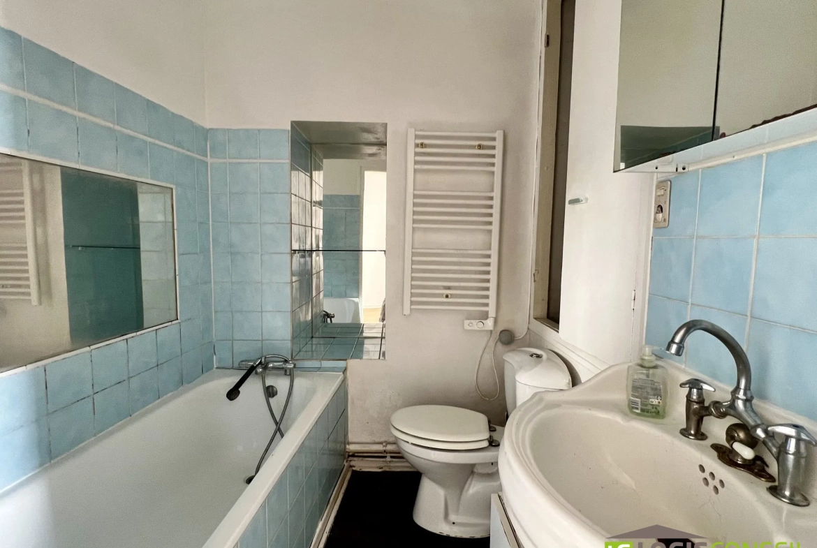 Appartement à Bourg-la-Reine, 1 chambre, à rénover dans un quartier prisé 