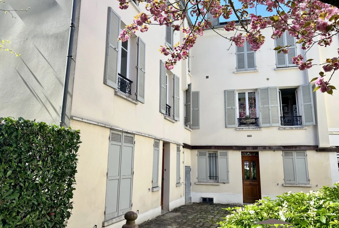 Appartement à Bourg-la-Reine, 1 chambre, à rénover dans un quartier prisé 