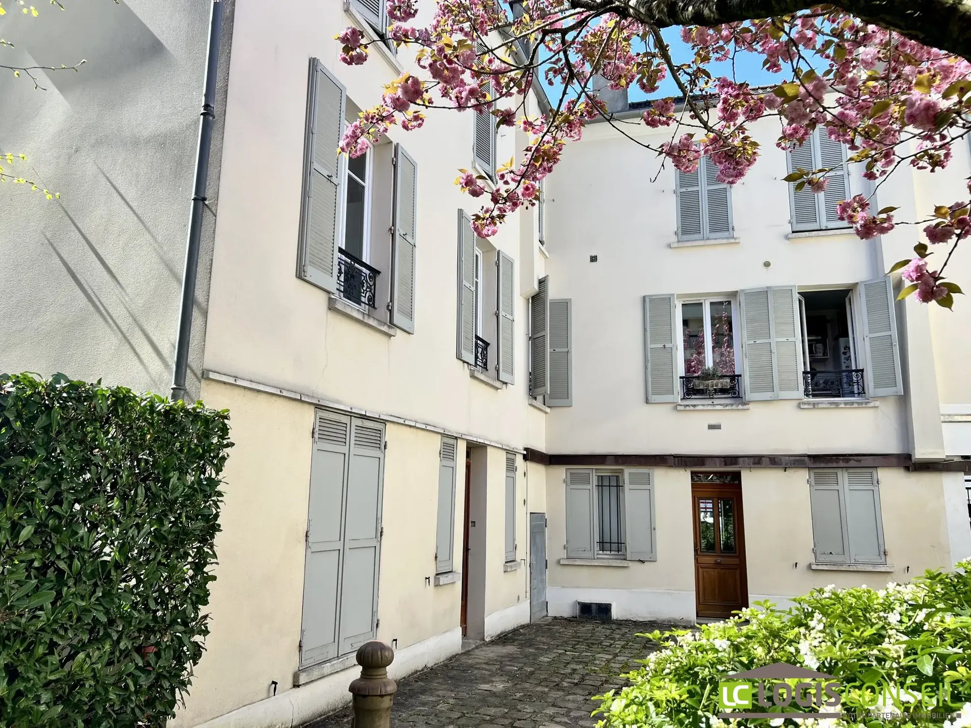 Appartement à Bourg-la-Reine, 1 chambre, à rénover dans un quartier prisé 