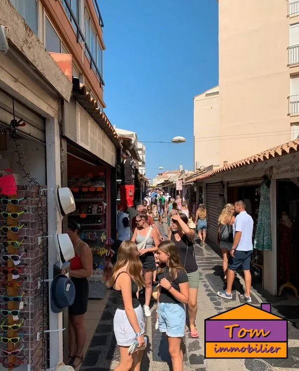 Reprise boutique prêt-à-porter à Cap d'Agde - Emplacement stratégique et bail commercial à saisir 