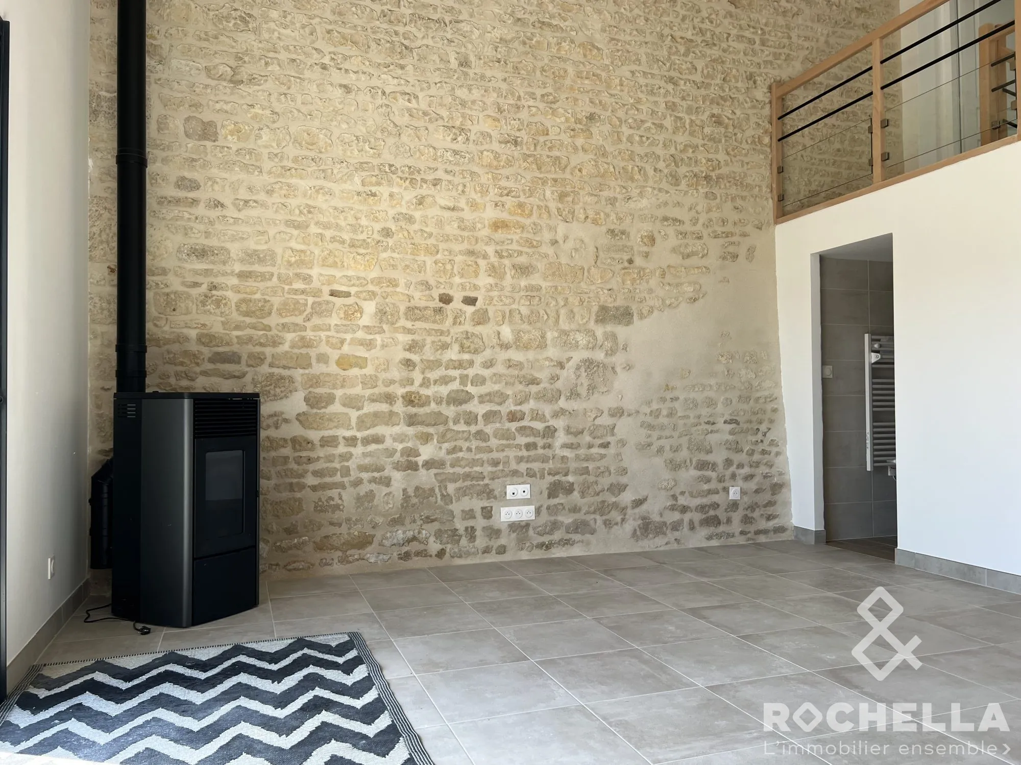 Charmante maison rénovée avec terrasse à Puyravault près de Surgères 