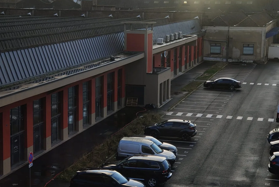 À vendre local commercial brut de 152 m² avec parking à Roubaix, zone La Lainière 