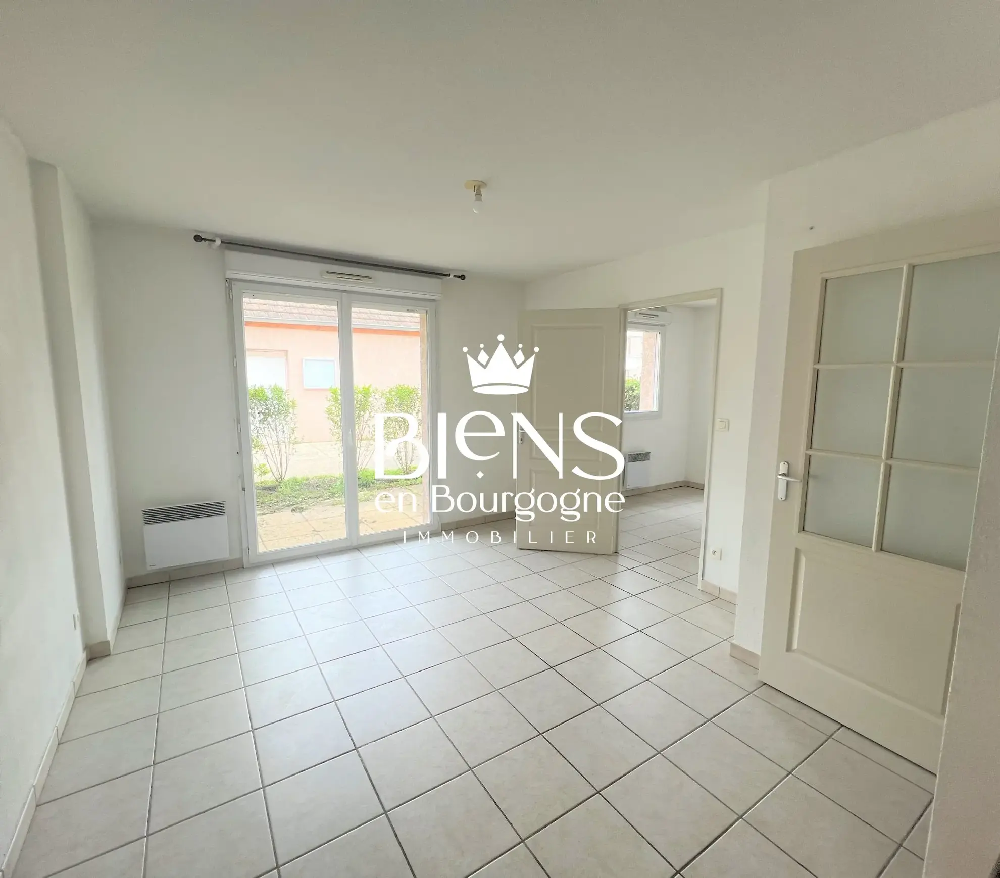 SEJOUR Appartement T2 en rez-de-jardin avec piscine à Beaune 