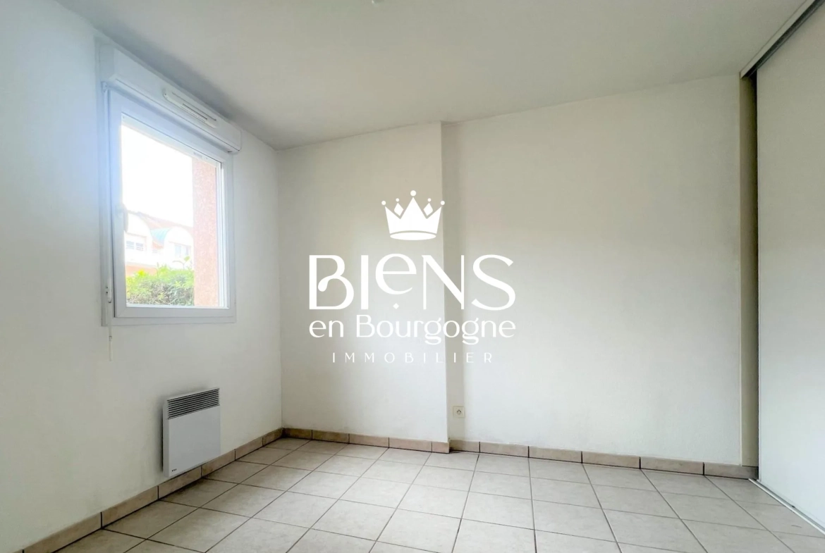 CHAMBRE Appartement T2 en rez-de-jardin avec piscine à Beaune 