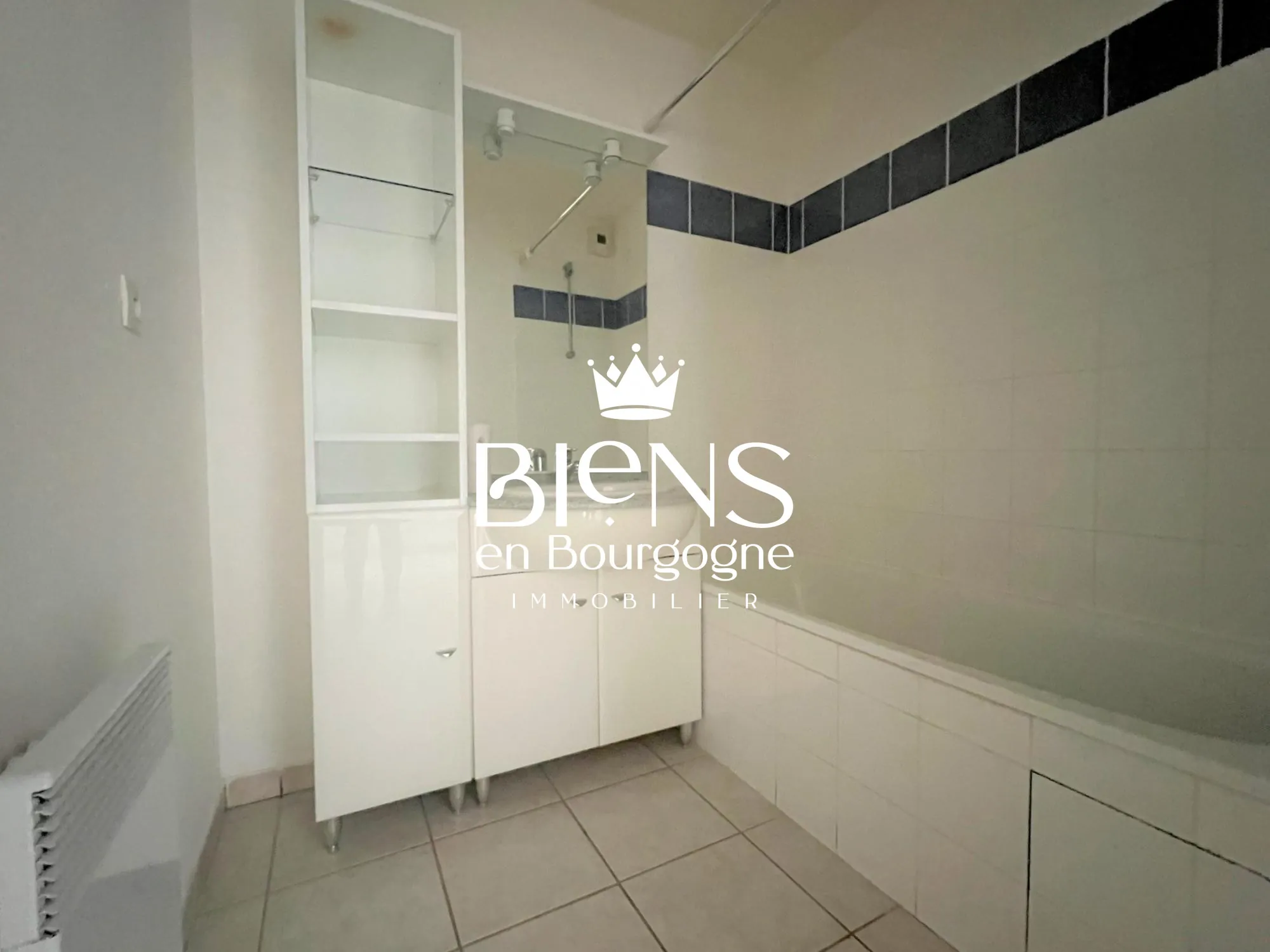 SALLE DDE BAINS Appartement T2 en rez-de-jardin avec piscine à Beaune 