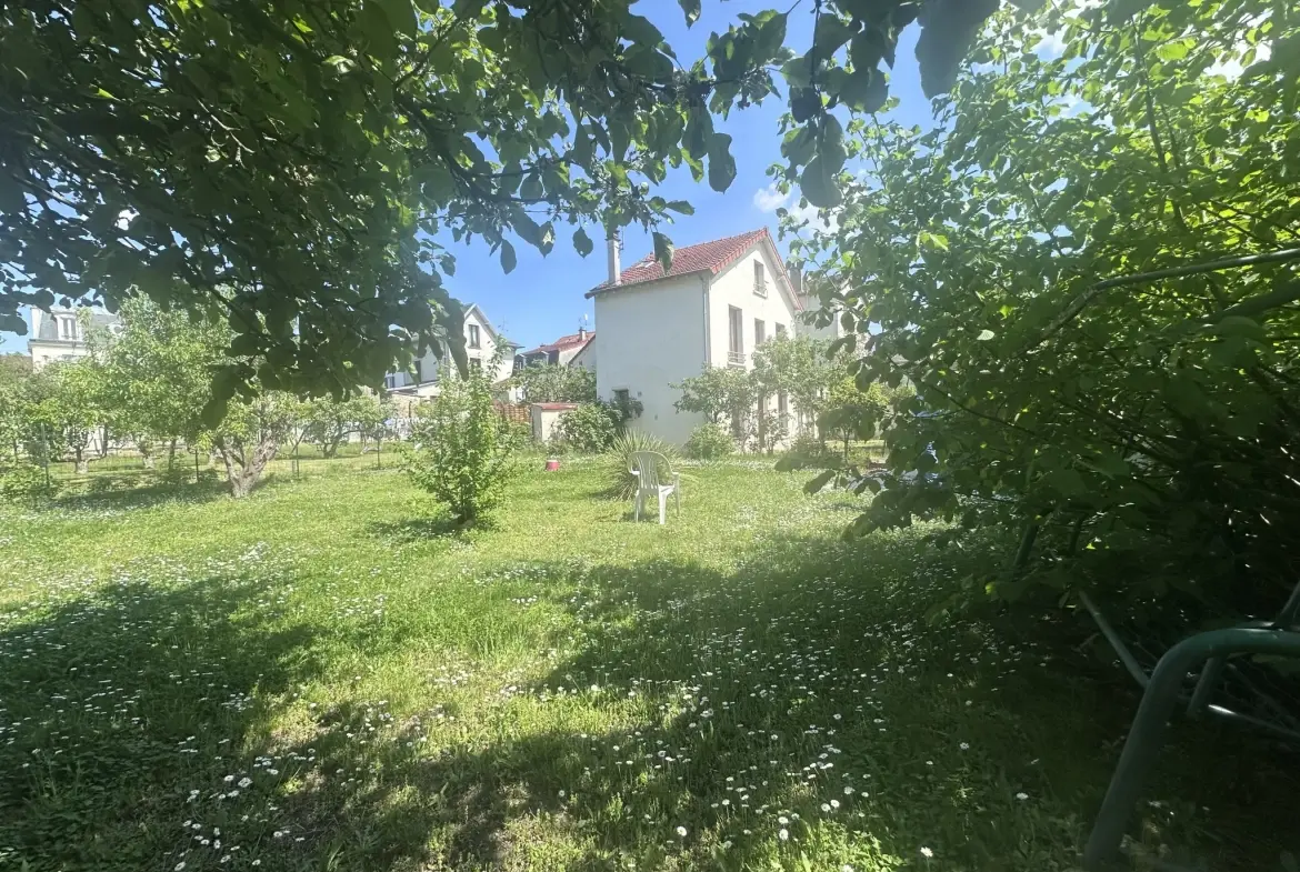 Maison 4 pièces à Gagny avec jardin et fort potentiel 