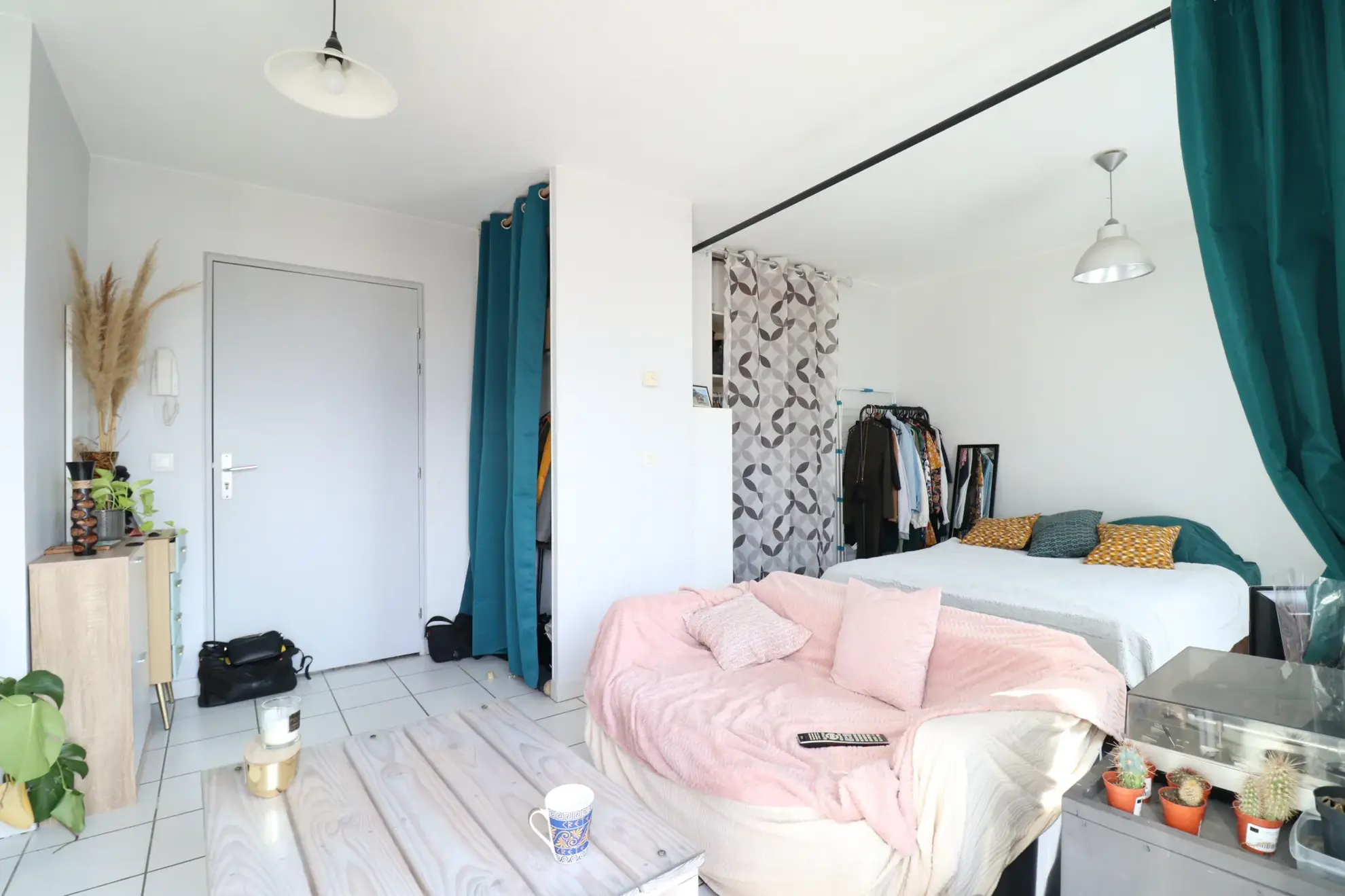 Grand studio lumineux avec balcon et garage à Grenoble 
