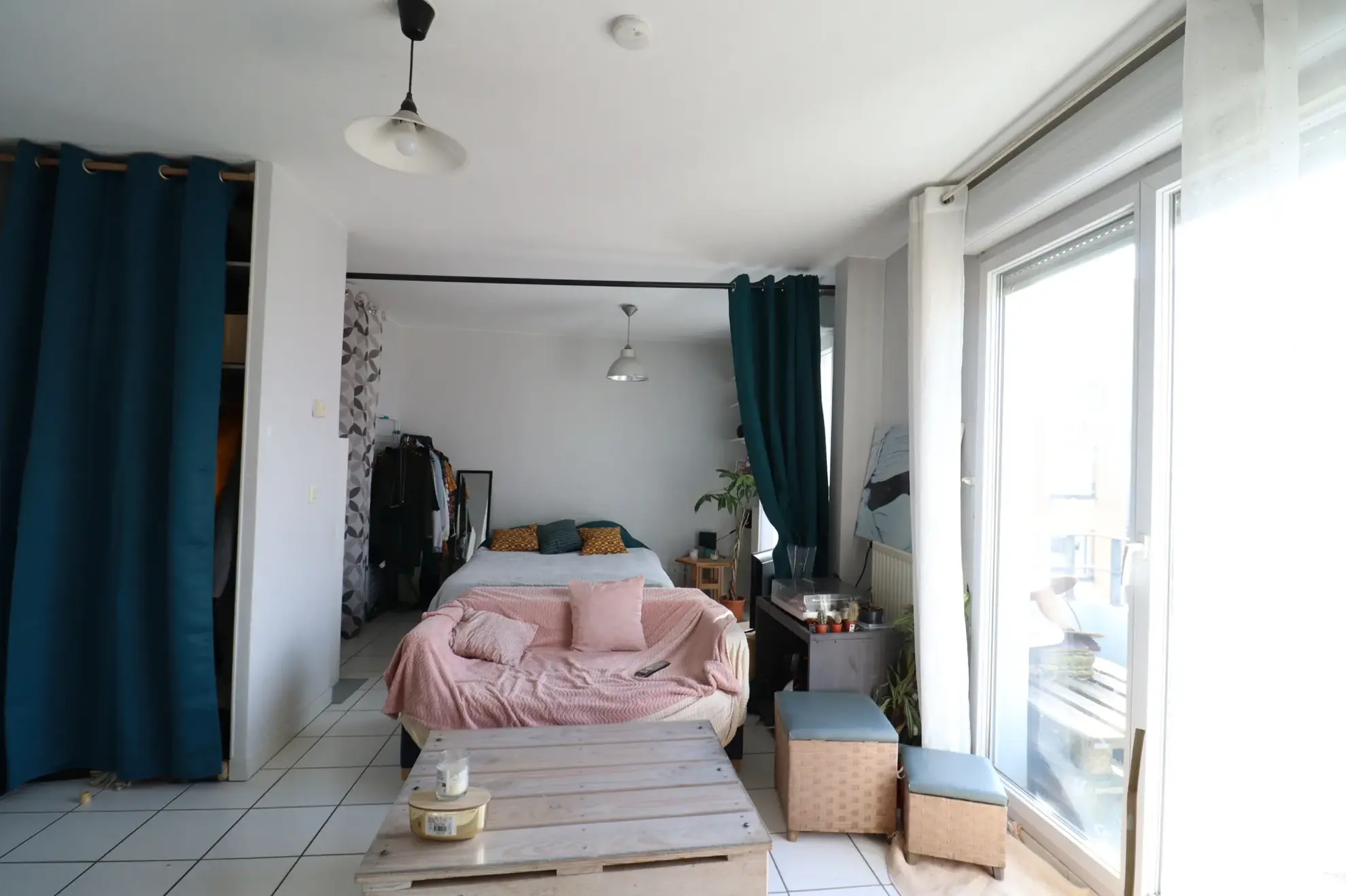 Grand studio lumineux avec balcon et garage à Grenoble 