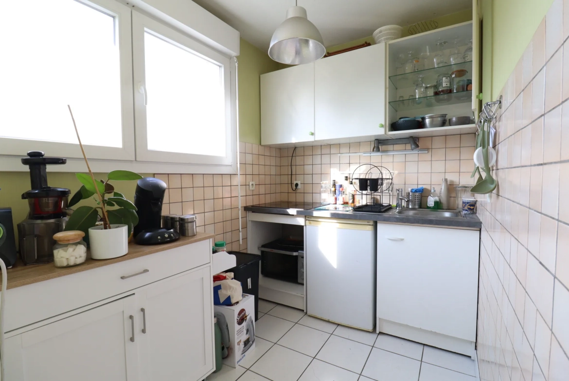 Grand studio lumineux avec balcon et garage à Grenoble 