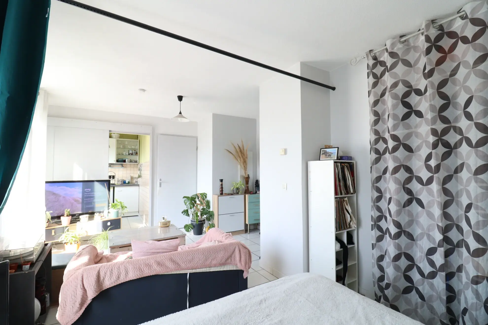 Grand studio lumineux avec balcon et garage à Grenoble 