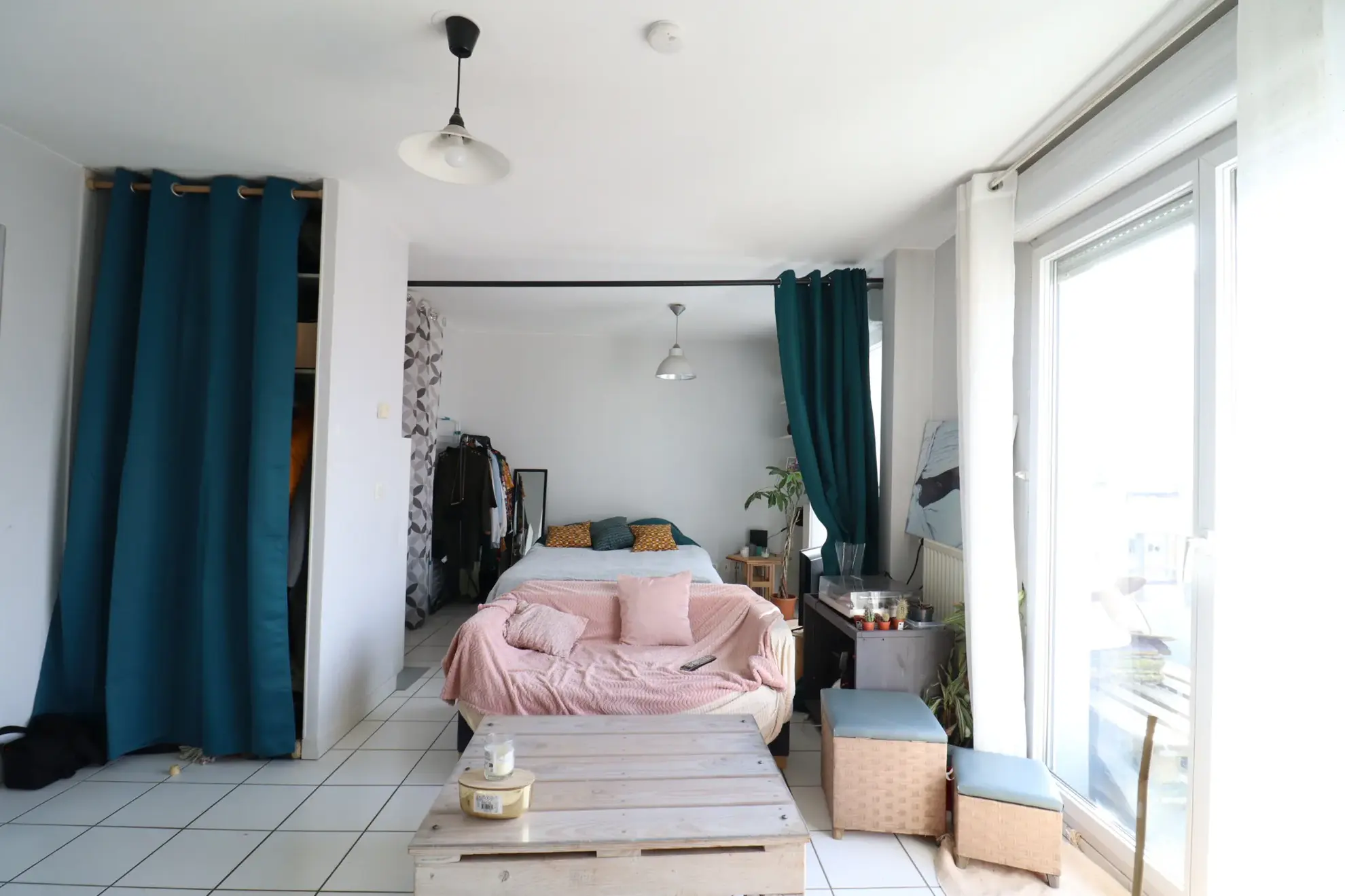 Grand studio lumineux avec balcon et garage à Grenoble 