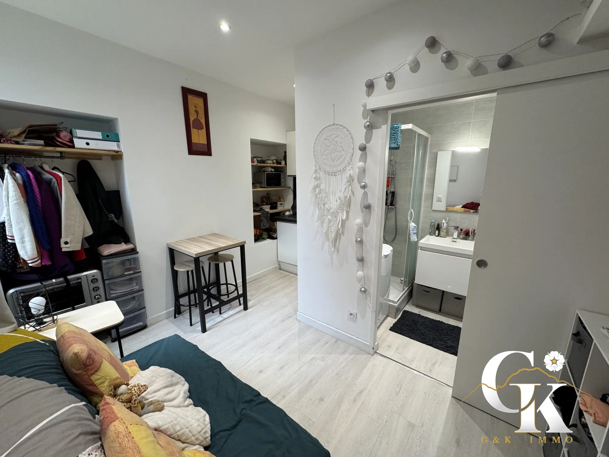 Charmants studios meublés à Grenoble, parfaits pour investissement ou résidence au cœur de la ville 