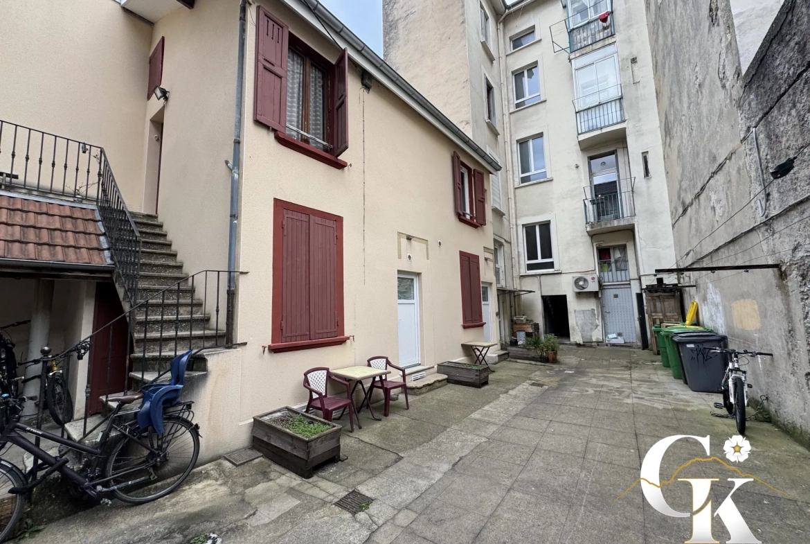 Charmants studios meublés à Grenoble, parfaits pour investissement ou résidence au cœur de la ville 