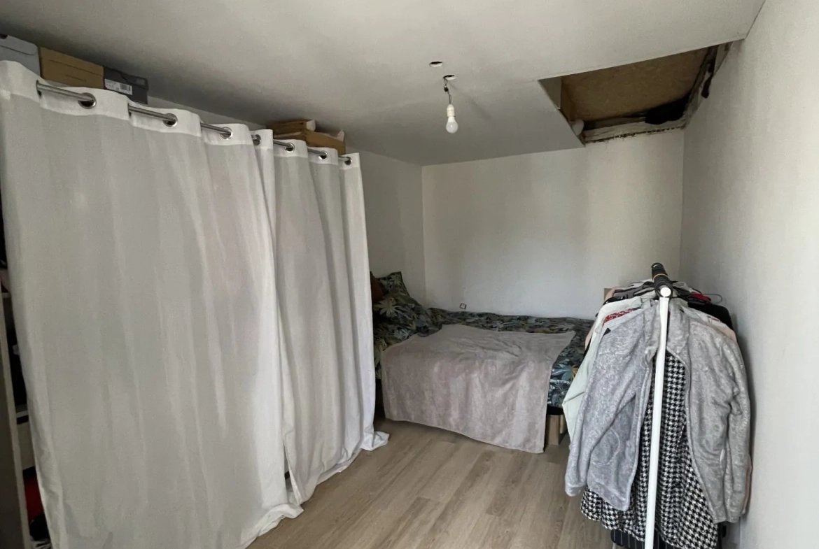Maison de plain-pied rénovée à Champvert avec potentiel d'agrandissement 