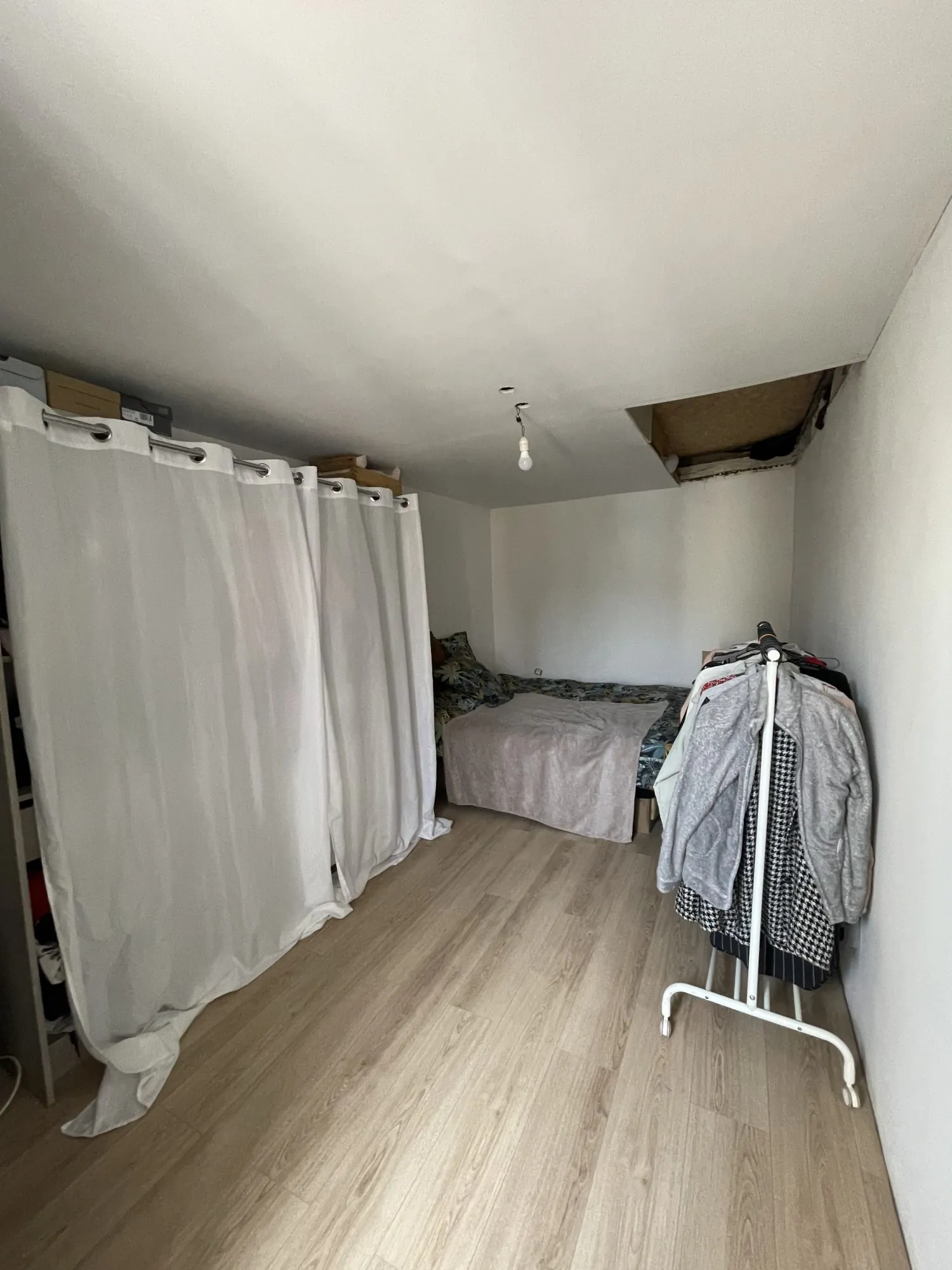 Maison de plain-pied rénovée à Champvert avec potentiel d'agrandissement 