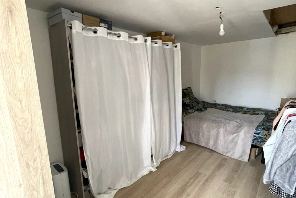 Maison de plain-pied rénovée à Champvert avec potentiel d'agrandissement 