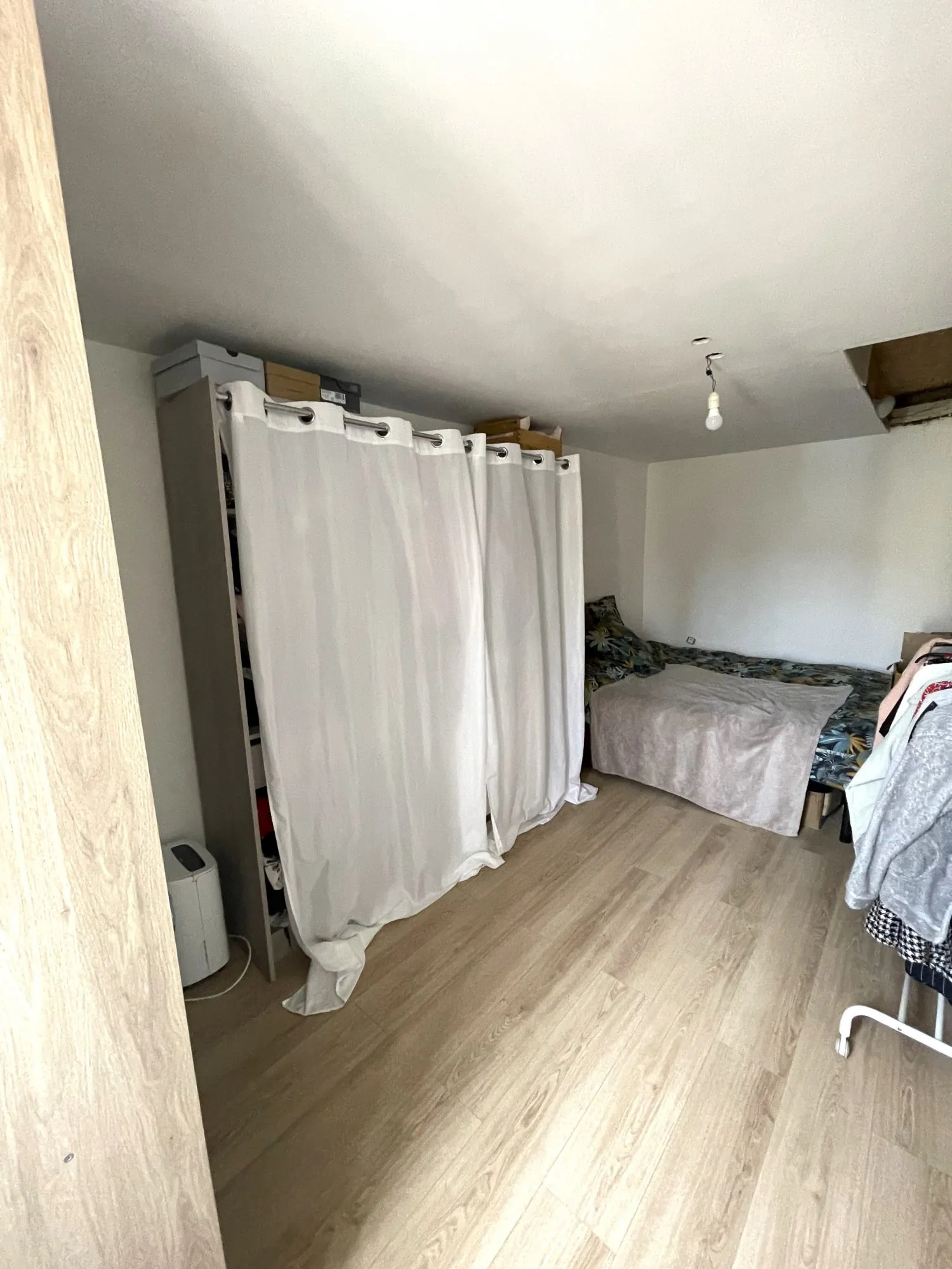 Maison de plain-pied rénovée à Champvert avec potentiel d'agrandissement 