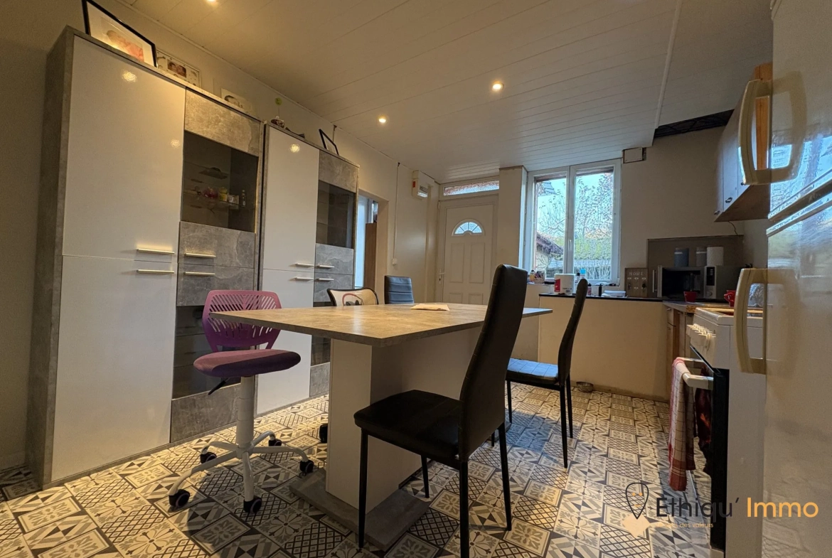 Maison de village à Arrentières – Rénovée, 3 chambres, cour, court délai de disponibilité 