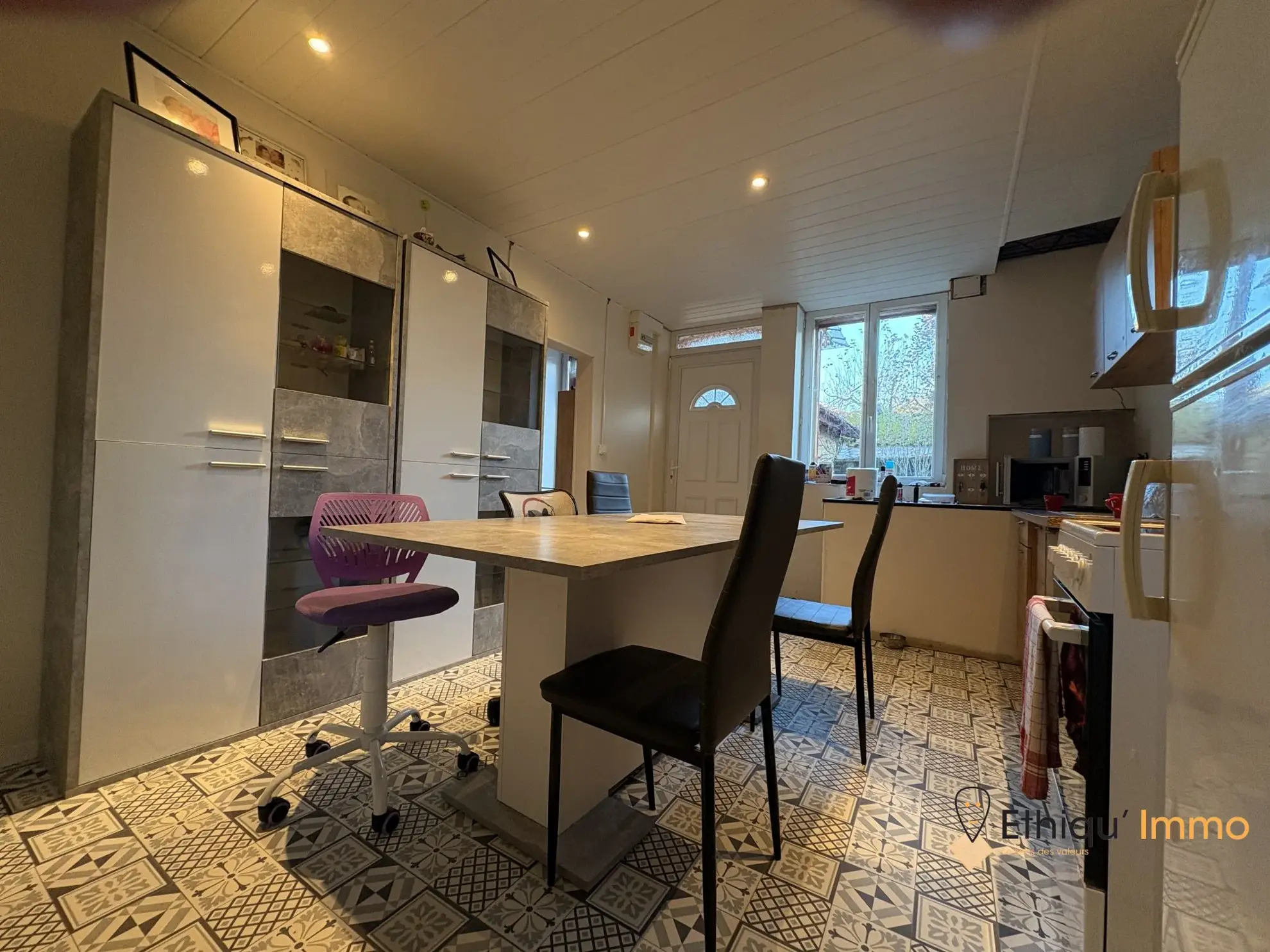 Maison de village à Arrentières – Rénovée, 3 chambres, cour, court délai de disponibilité 