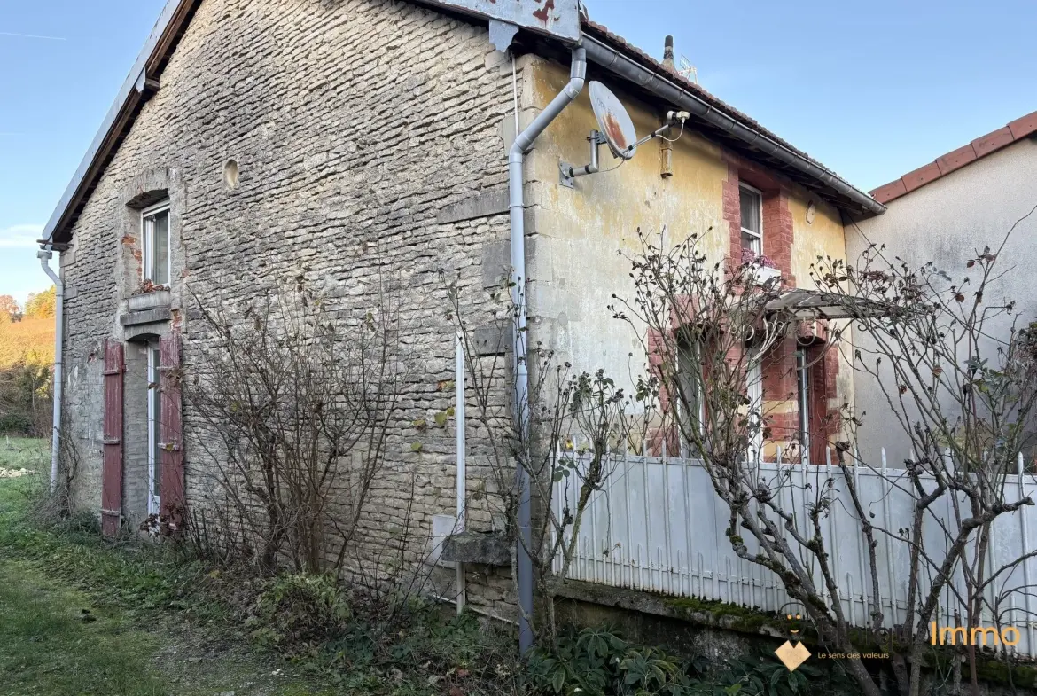 Maison de village à Arrentières – Rénovée, 3 chambres, cour, court délai de disponibilité 